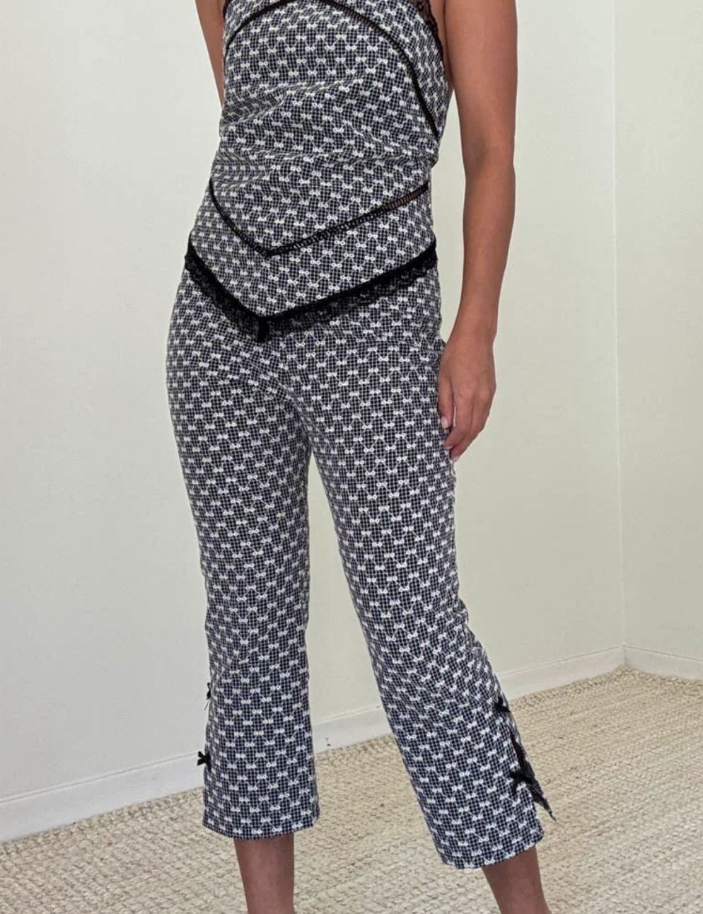 LaceGinghamCapriPants.png