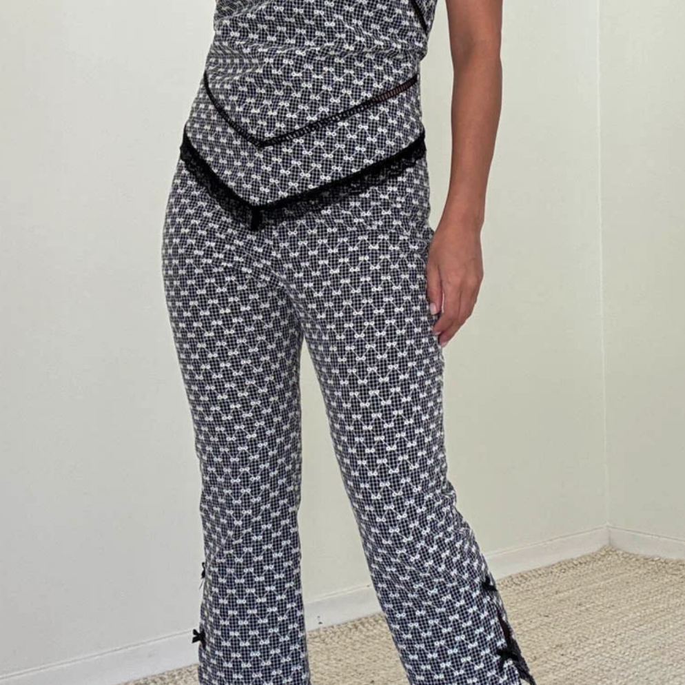 LaceGinghamCapriPants.png