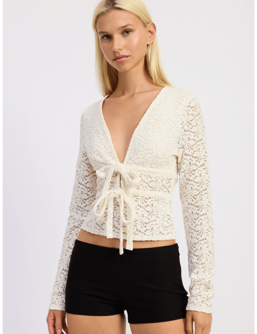 tie-front-lace-long-sleeve-8628233.png